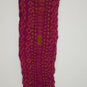 Eye catching, casual scarf